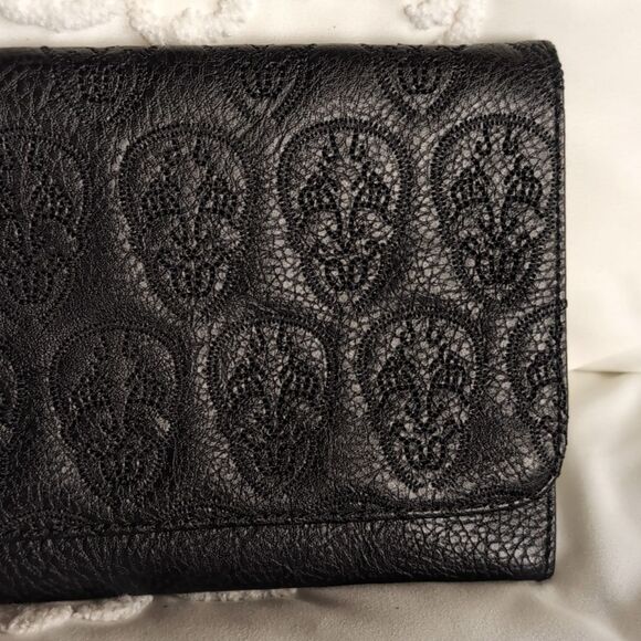 Black Clutch With Pseudo Skull Design 💀 Super Slim /Crossbody- Removable Chain - Picture 4 of 16